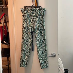 Jessica Simpson workout leggings: green & blue color snakeskin design. Size: XL